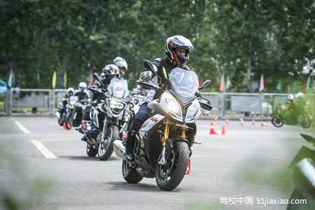 广州学摩托车驾校